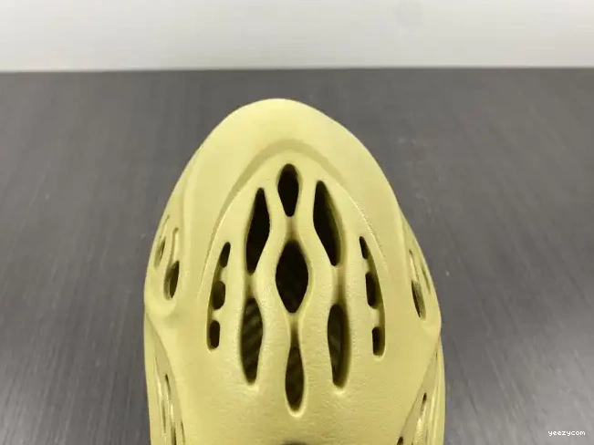 Yeezy Sulfur Adidas Foam RNNR GV6775 0516